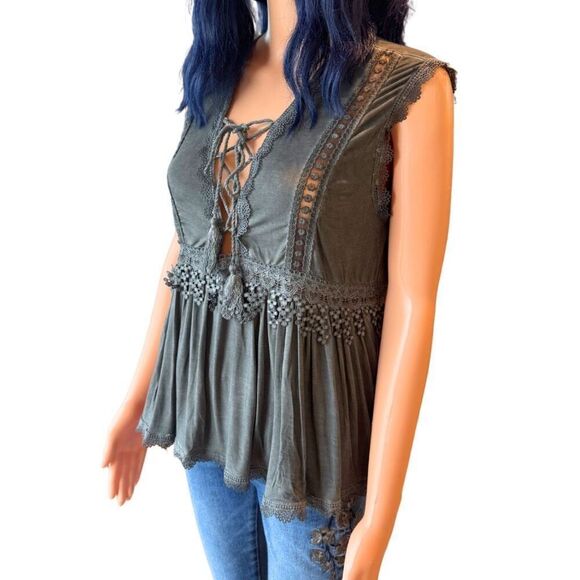 POL Washed Gray Boho Lace Up Top Size Small NEW - Picture 3 of 5